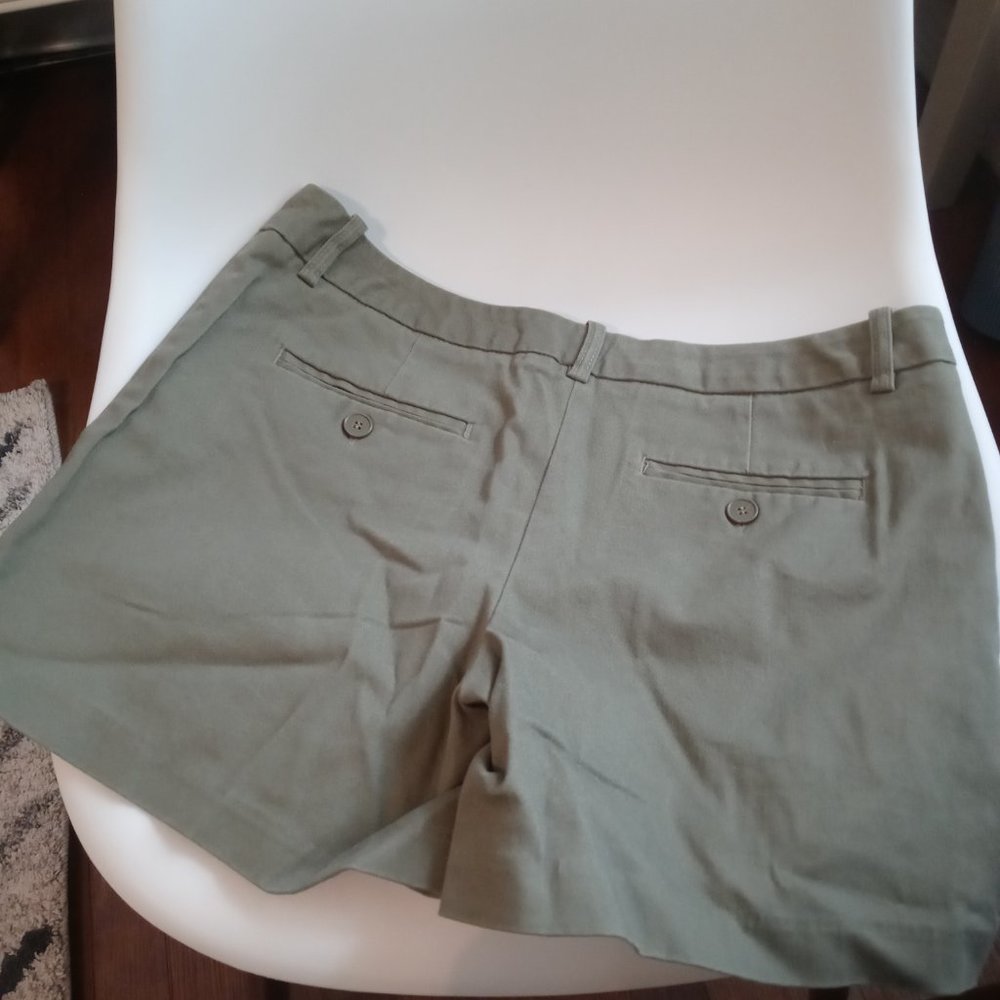 NWT HARVE BENARD dusty green summer shorts (sz2.6) - Picture 2 of 6